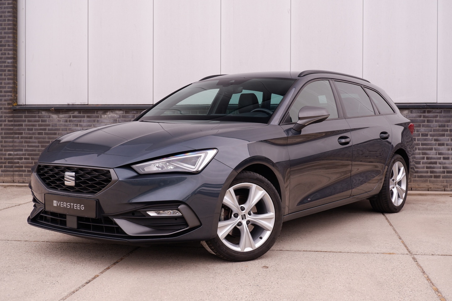 SEAT Leon Sportstourer - 1.5 eTSI FR | Elek. Trekhaak | LED | Carplay | Camera | Navi | Keyless | Adap. Cruise - AutoWereld.nl