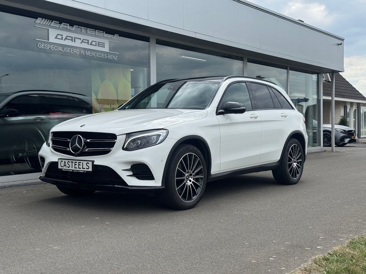 Mercedes-Benz GLC-klasse - 250 4MATIC AMG night-pakket automaat , elektrische trekhaak , 360 graden camera , panorama - AutoWereld.nl