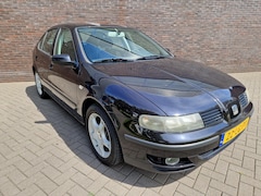 SEAT Leon - 1.8-20V Sport trekhaak airco APK 06-2026 LM velgen