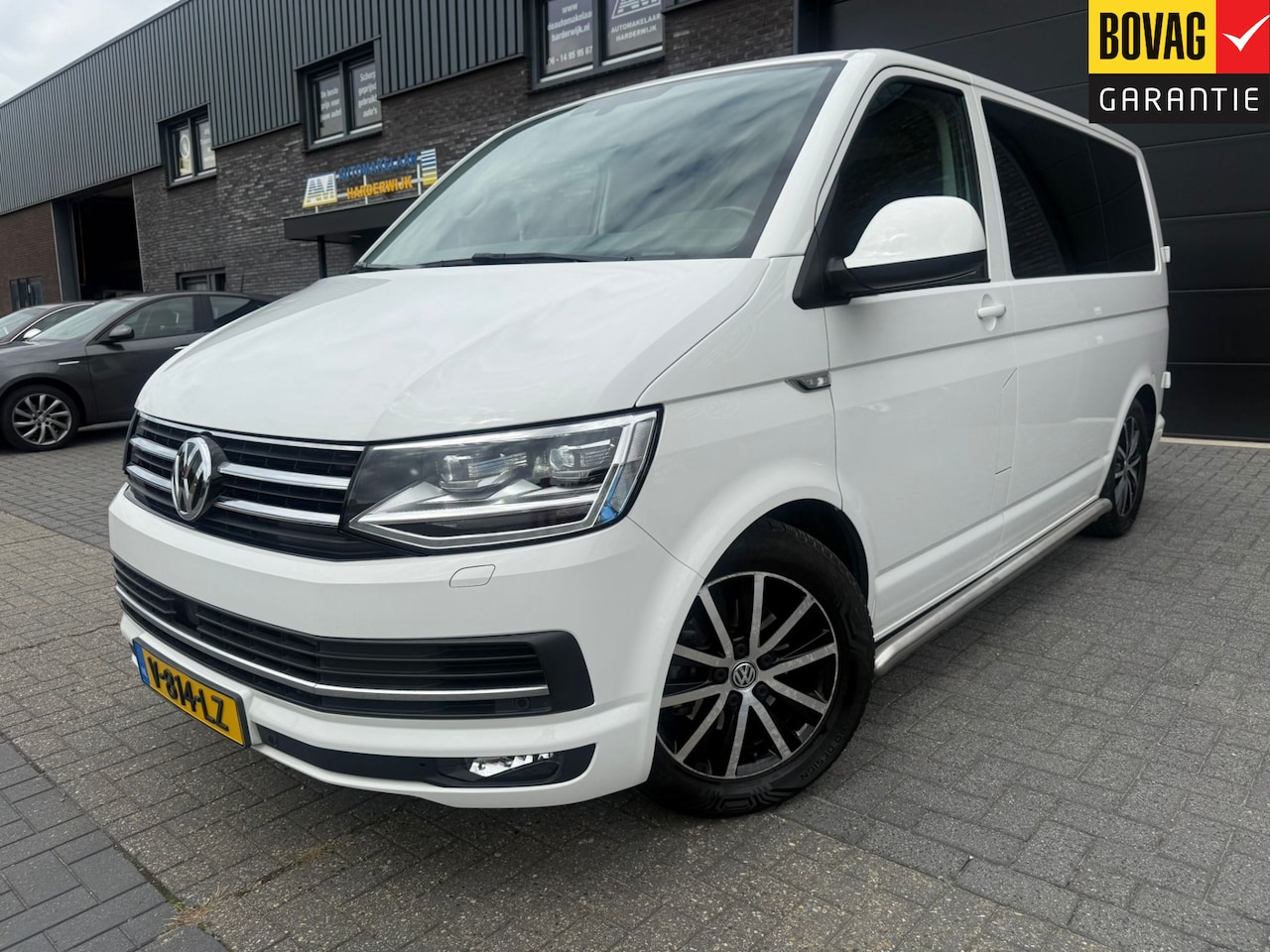 Volkswagen Transporter - 2.0 TDI L1H2 Highline | 3E EIGENAAR | AUTOMAAT | NAVI | PDC | ADAPTIEVE CRUISE | 150 PK | - AutoWereld.nl