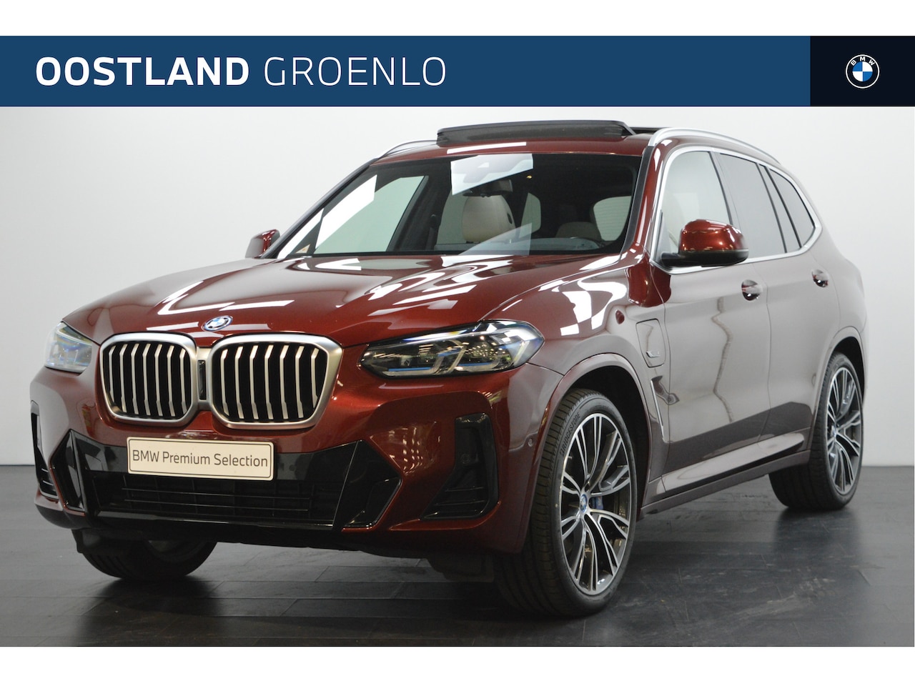 BMW X3 - xDrive30e M Sport Automaat / Panoramadak / Trekhaak / Sportstoelen / Laserlight / Achterui - AutoWereld.nl