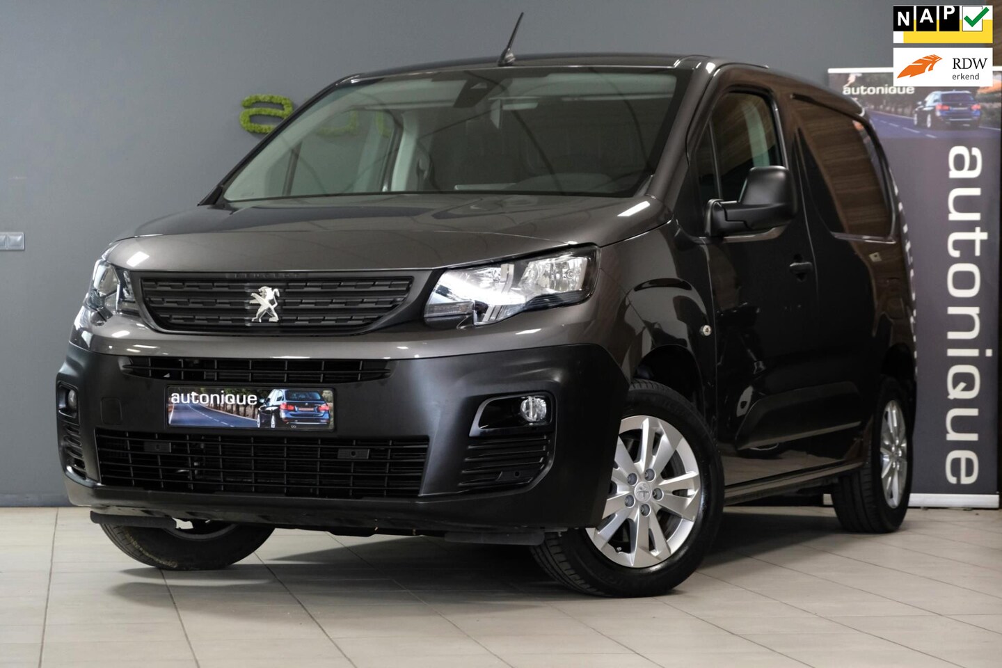 Peugeot Partner - 1.2 PureTech *Automaat|3 Zits* Navigatie+Achteruitrijcamera 39dkm!! - AutoWereld.nl