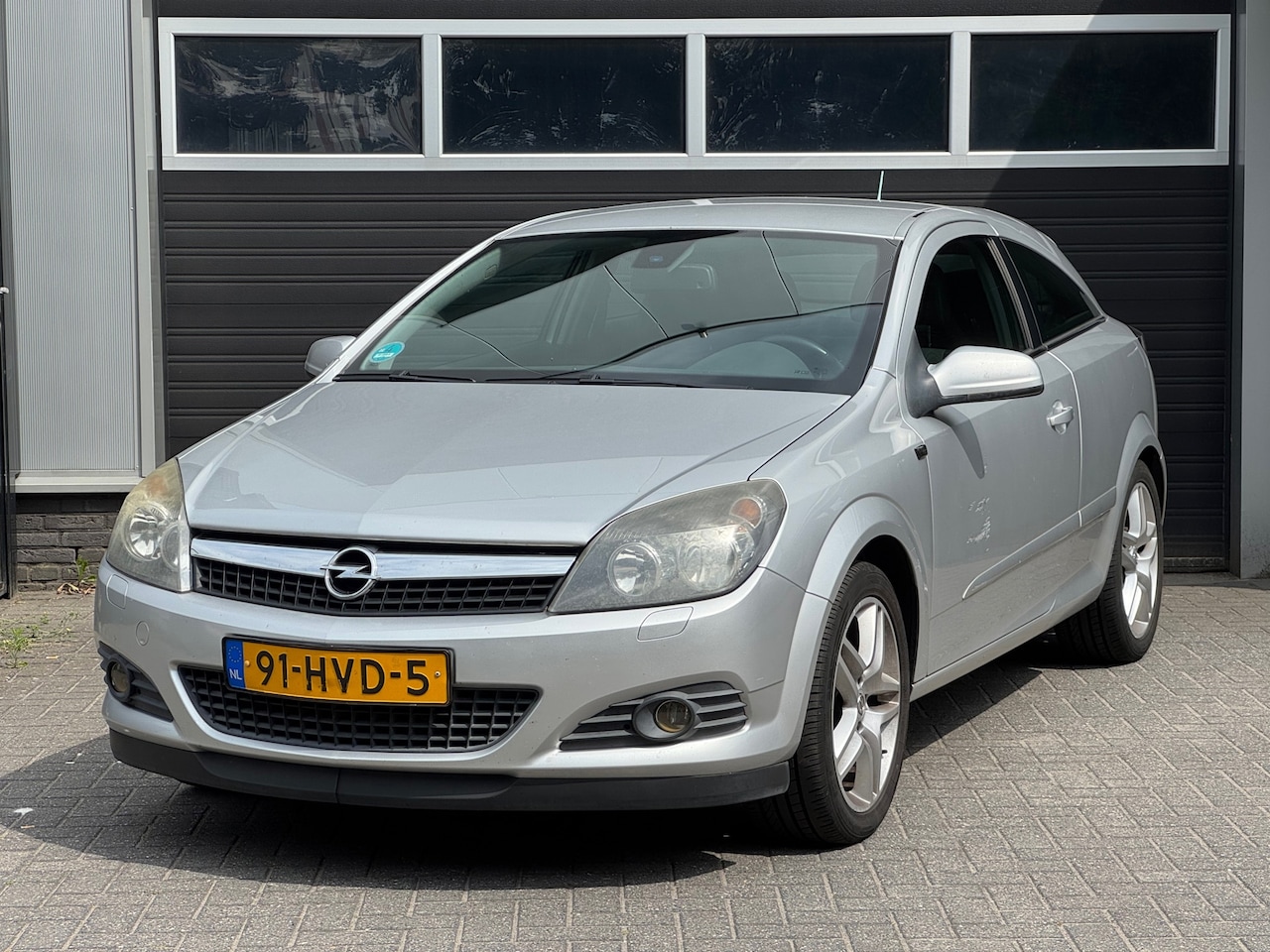 Opel Astra GTC - 1.8 Executive Airco, Navi, NAP - AutoWereld.nl