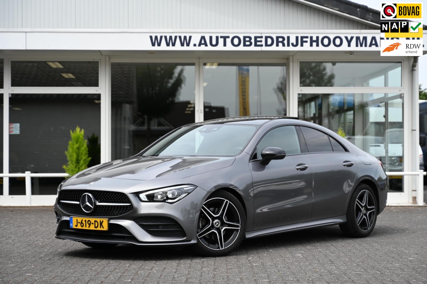 Mercedes-Benz CLA-Klasse - 180 AMG PANORAMADAK NIGHT SFEERVERLICHTING - AutoWereld.nl