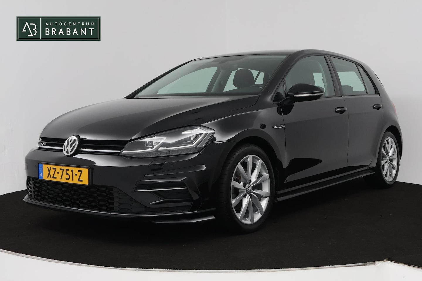 Volkswagen Golf - 1.5 TSI Highline Business R (NAVIGATIE, LED, STOELVERWARMING, CLIMA, PARKEERSENSOREN) - AutoWereld.nl