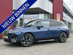 BMW iX - xDrive40 Sport Edition | Sky Lounge Roof | Softclose | Trekgewicht 2500kg