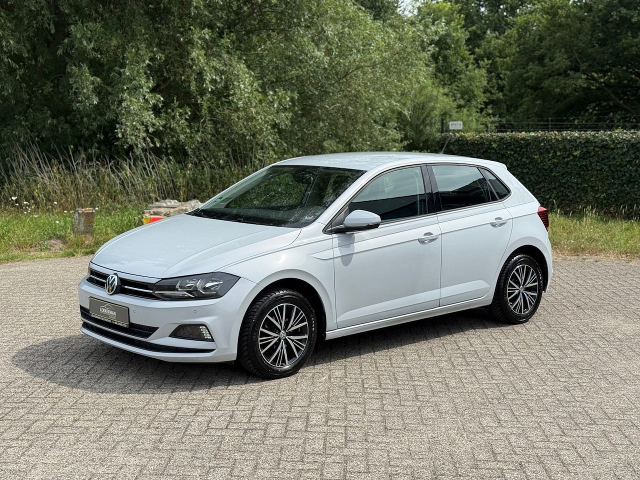 Volkswagen Polo - 1.0 Comfortline CARPLAY I PDC I STOELVERW I NWE APK I MOOI - AutoWereld.nl