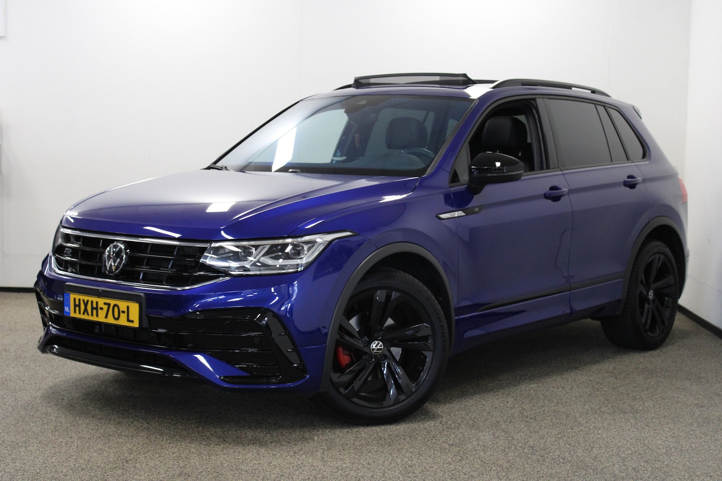 Volkswagen Tiguan - 1.5 TSI 3X R-Line 360|Leer|Panno - AutoWereld.nl