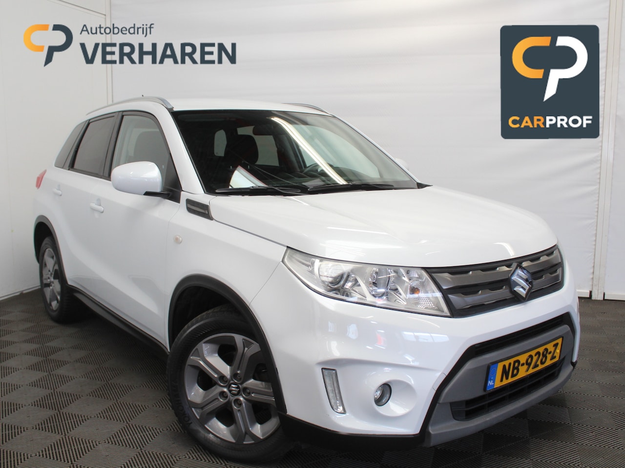 Suzuki Vitara - 1.6 Exclusive CRUISE | CLIMATE | CAMERA | AFNTREKHAAK | STOELVERW | CARPLAY | LED - AutoWereld.nl