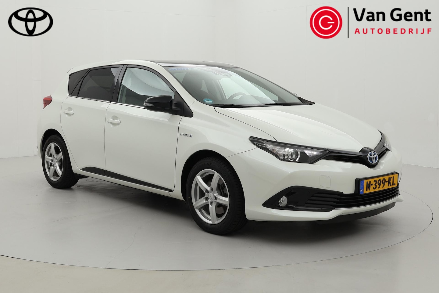 Toyota Auris - 1.8 Hybrid Dynamic | Trekhaak | Navigatie | Stoelverwarming | Cruise | Clima | Camera | Zw - AutoWereld.nl