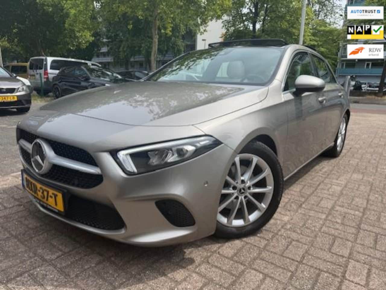 Mercedes-Benz A-klasse - 180 Business Solution Leer/Pano/Navi/Camera - AutoWereld.nl