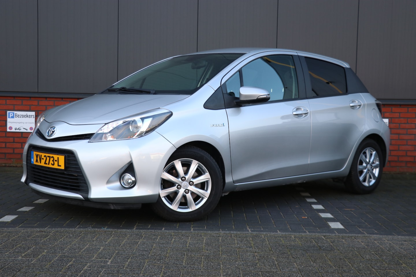 Toyota Yaris - 1.5 Full Hybrid Aspiration Apple Carplay | climate control | keyless - AutoWereld.nl