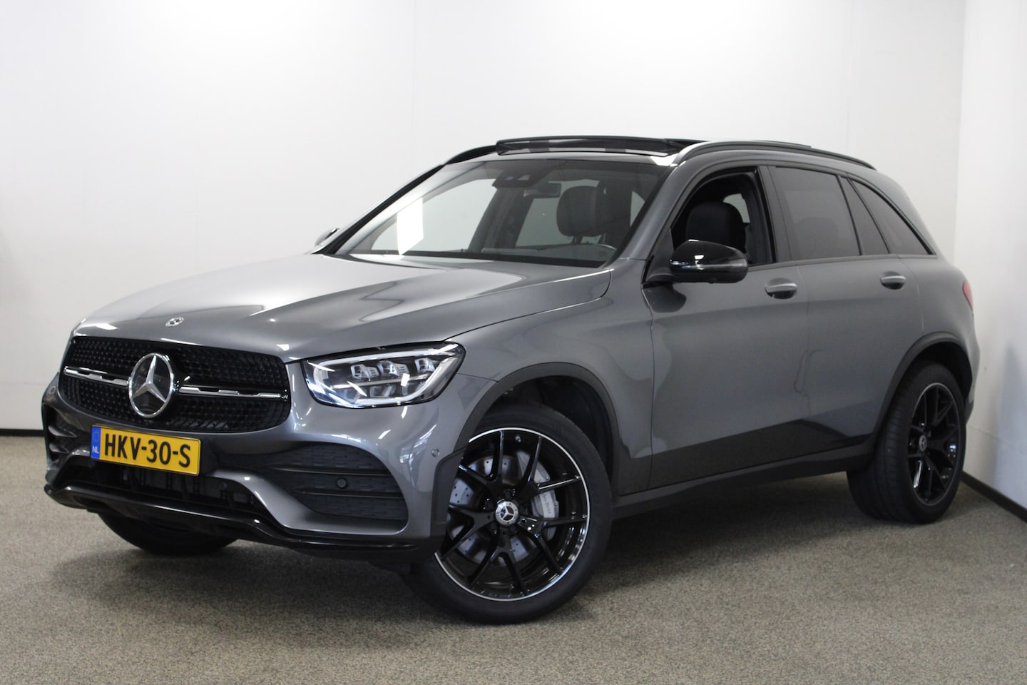 Mercedes-Benz GLC-klasse - 300e 4MATIC AMG Premium Plus 360|Pano|Night - AutoWereld.nl