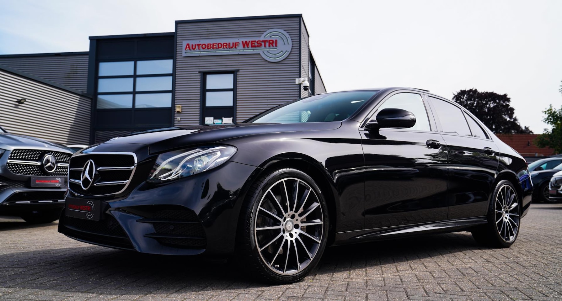 Mercedes-Benz E-klasse - 200 Ambition | Pano | Parkpilot | Sfeerverlichting - AutoWereld.nl