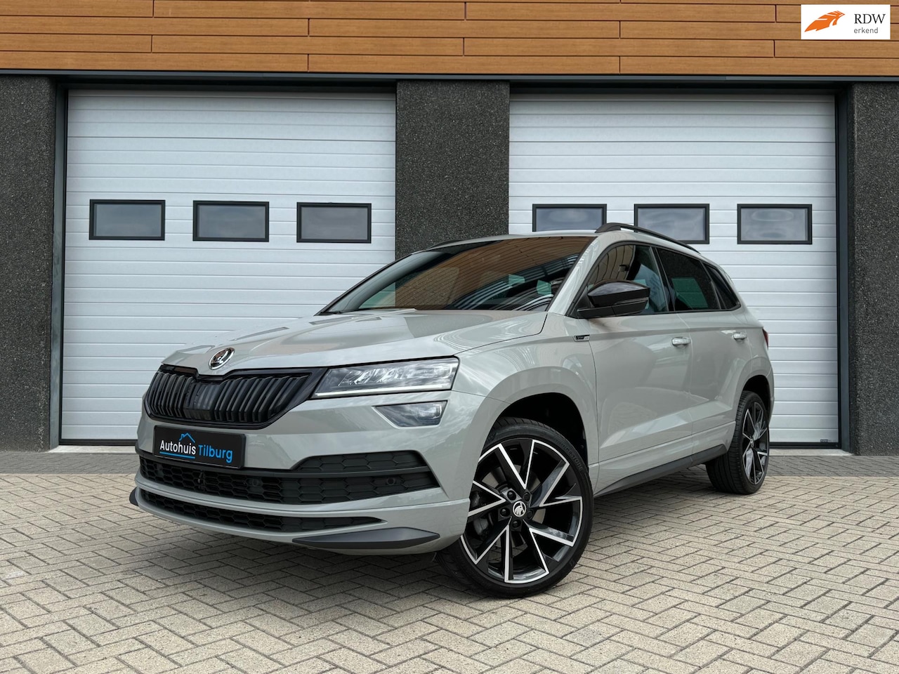 Skoda Karoq - 1.5 TSI ACT Sportline Pano Navi Keyless - AutoWereld.nl