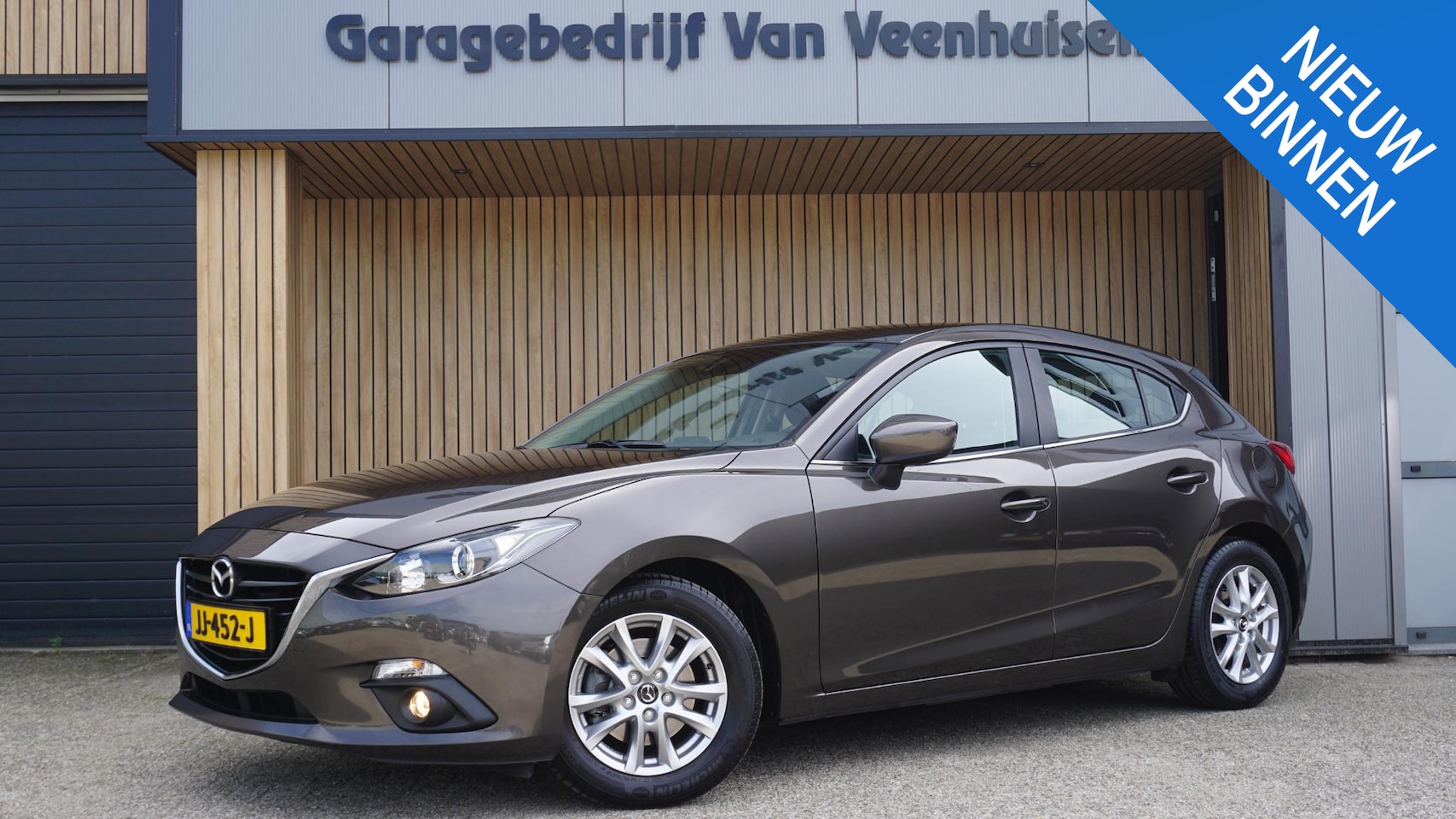 Mazda 3 - 2.0 TS 120pk 5-Drs Navi Clima Cruise Control Trekhaak 16inch LM *NL auto* 50193km! *Titani - AutoWereld.nl