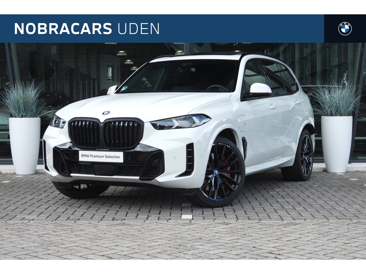 BMW X5 - xDrive50e High Executive M Sport Automaat / Panoramadak / Trekhaak / Soft-Close / Stoelven - AutoWereld.nl