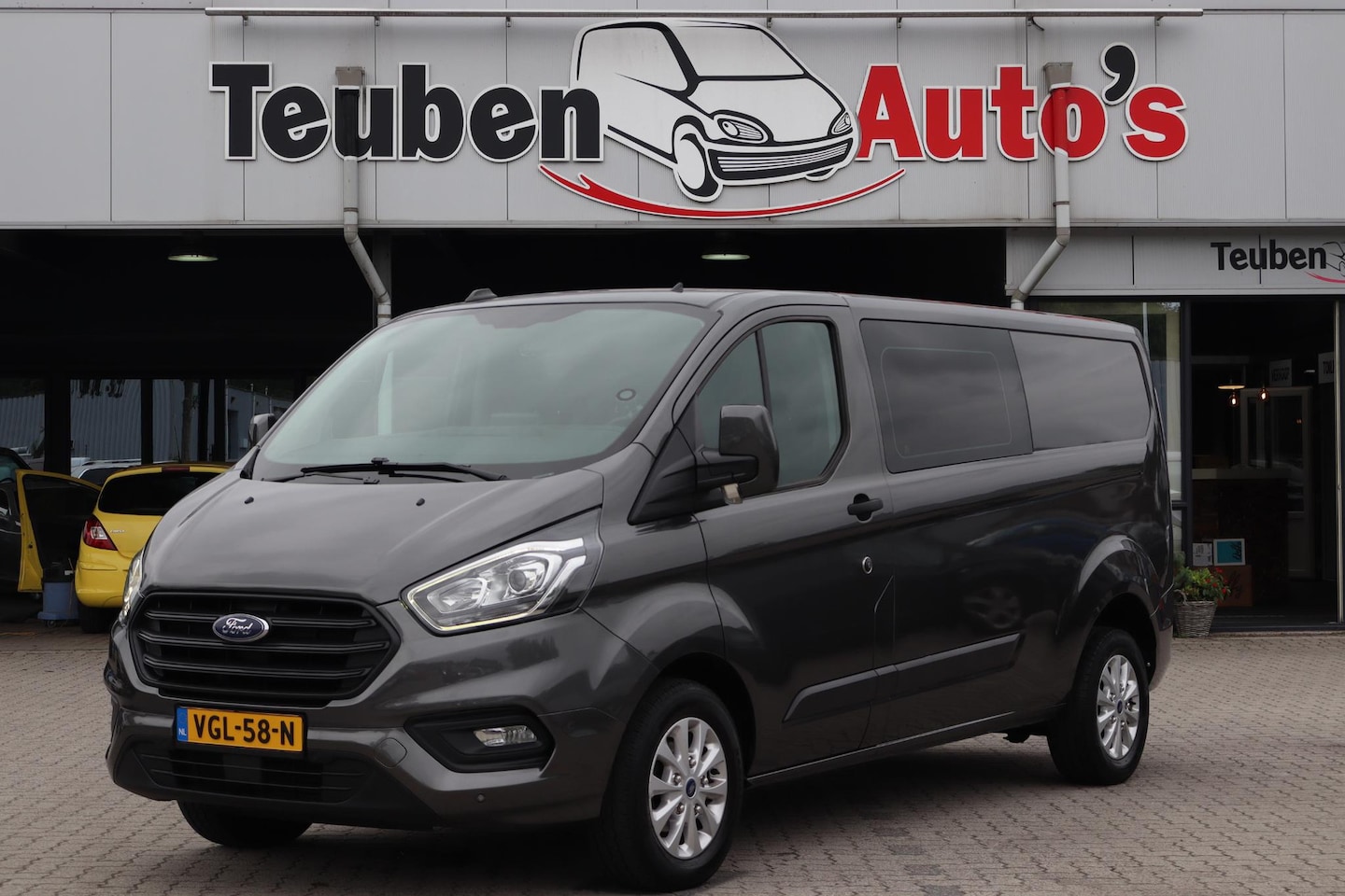 Ford Transit Custom - 300 2.0 TDCI L2H1 Trend DC Apple Carplay, Camera, Trekhaak, Dubbel Cabine, Airco, Rechter - AutoWereld.nl