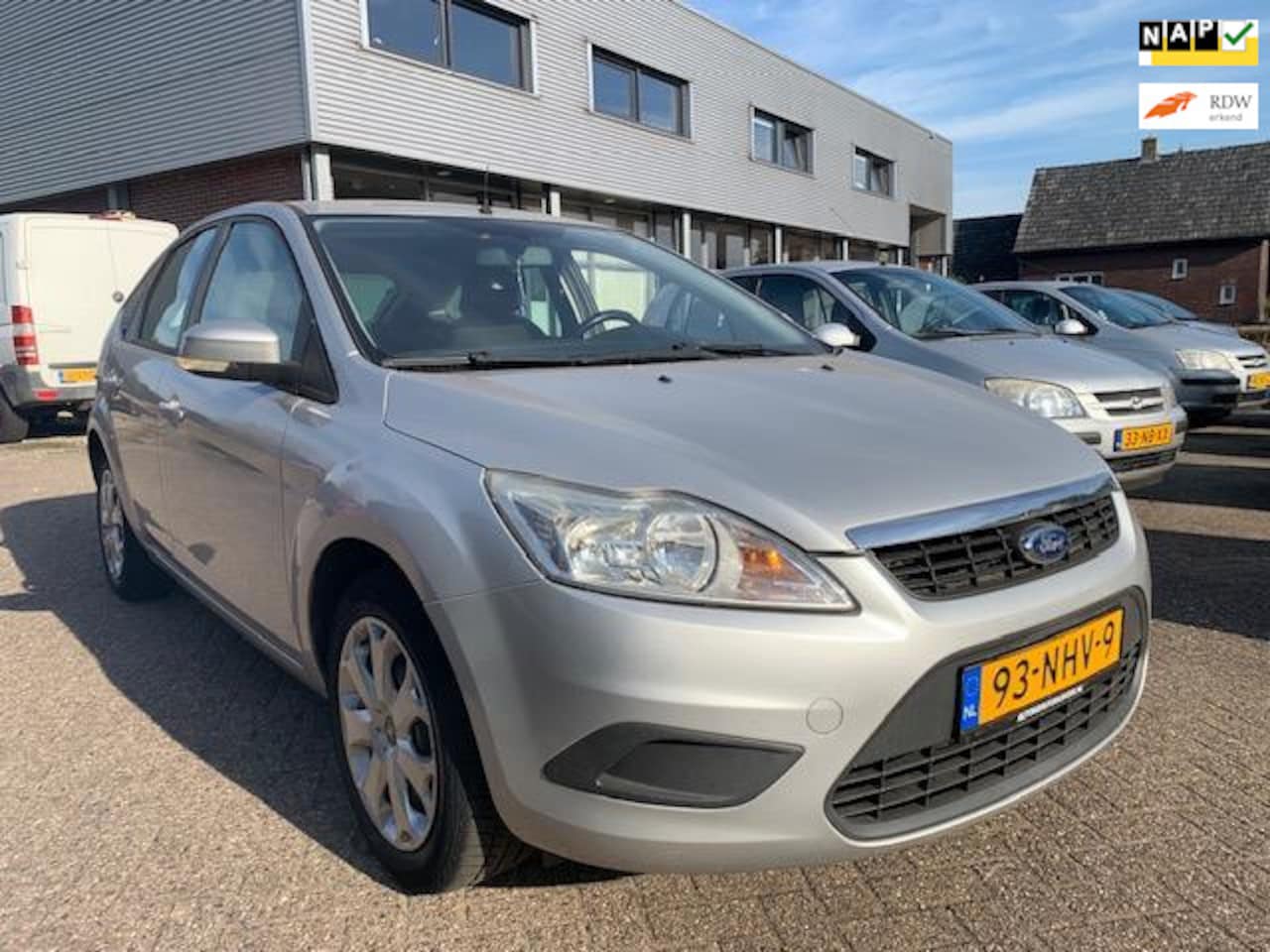 Ford Focus - 1.6 Comfort 2010 € 2950.- AIRCO , ZO MEE MET 1 JR. APK - AutoWereld.nl