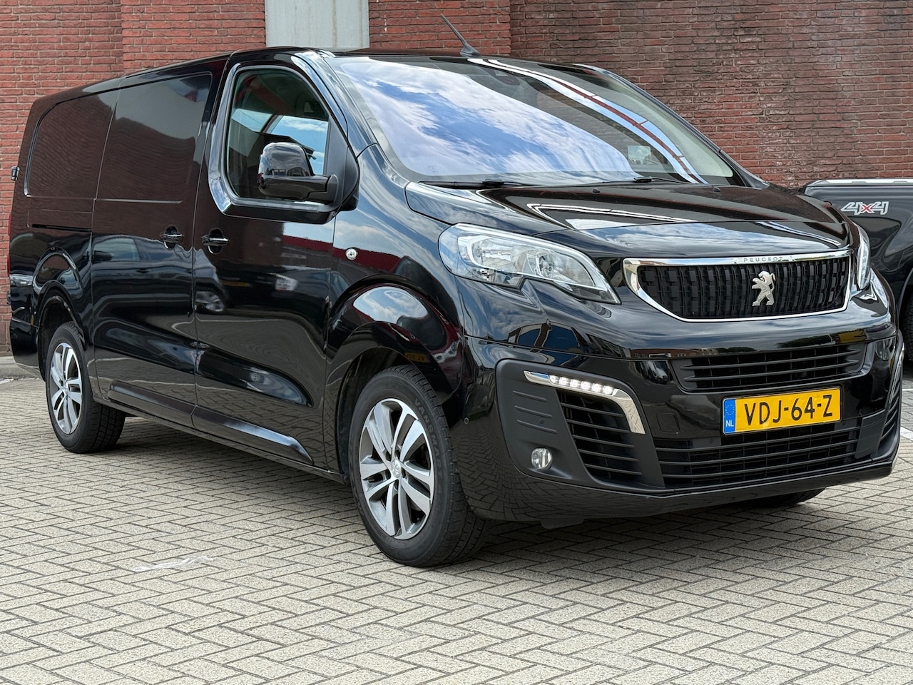 Peugeot Expert - 2.0 BlueHDI Long Asphalt|AUTOMAAT|LEDER|CAMARA|NAVI|EURO6 - AutoWereld.nl