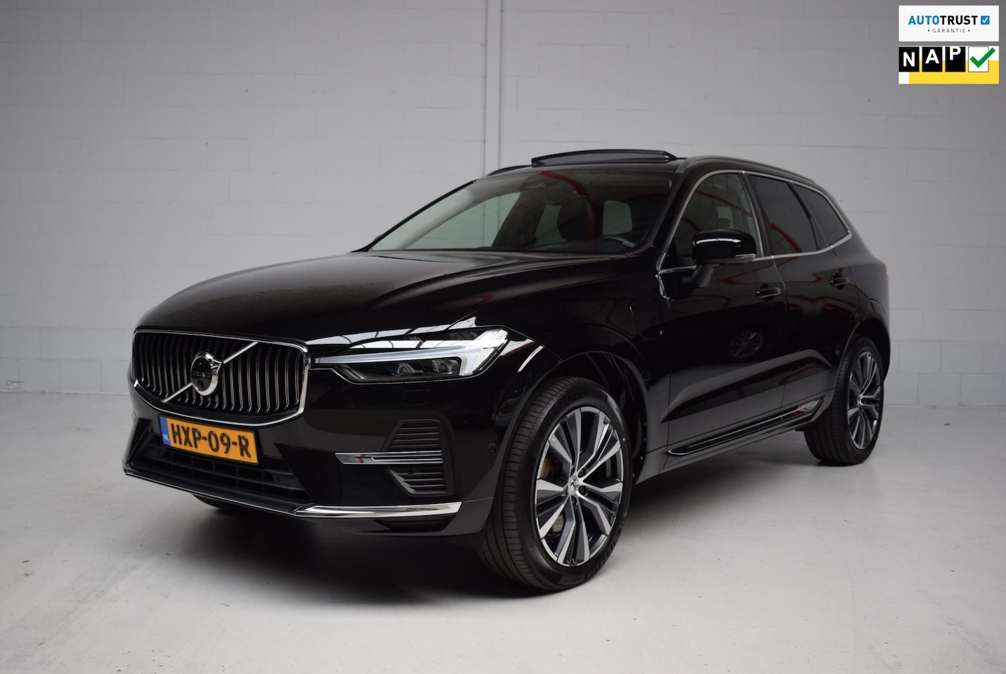 Volvo XC60 - 2.0 T6 Plug-in hybrid AWD Essential Edition Bright FACELIFT / TREKHAAK / LEER / 360CAMERA - AutoWereld.nl