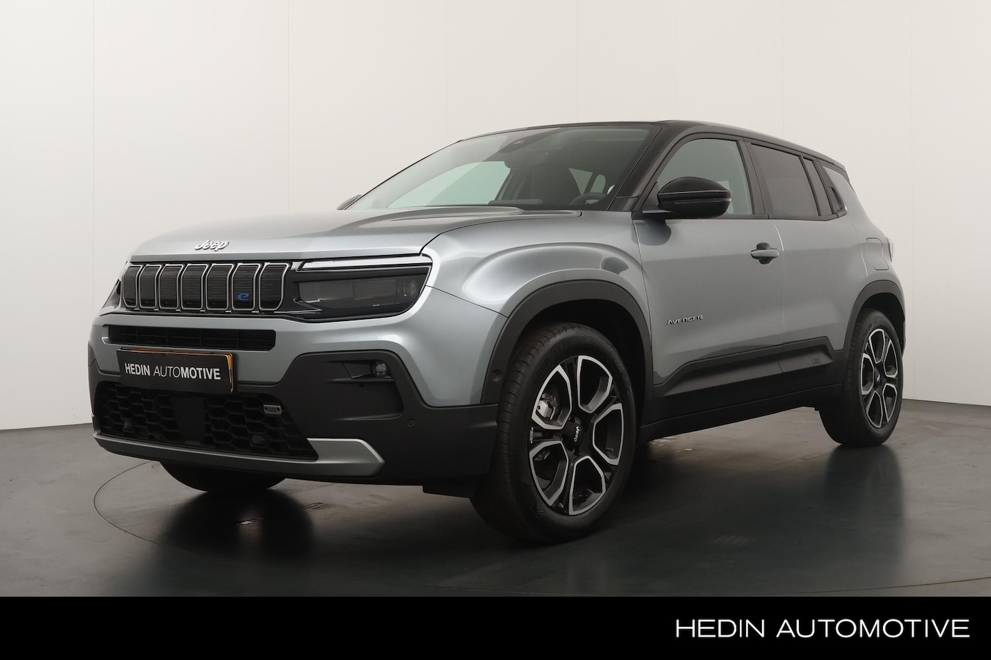 Jeep Avenger - Summit 54 kWh | Adaptive cruise control | Camera | Elektrische achterklep | Parkeersensore - AutoWereld.nl