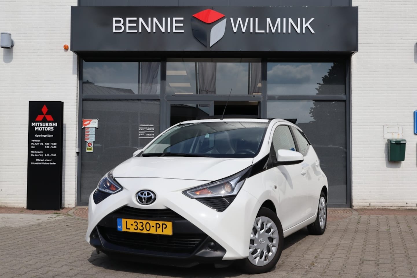 Toyota Aygo - 1.0 VVT-i x-play Cabrio/Camera/Slechts 16.721km! - AutoWereld.nl