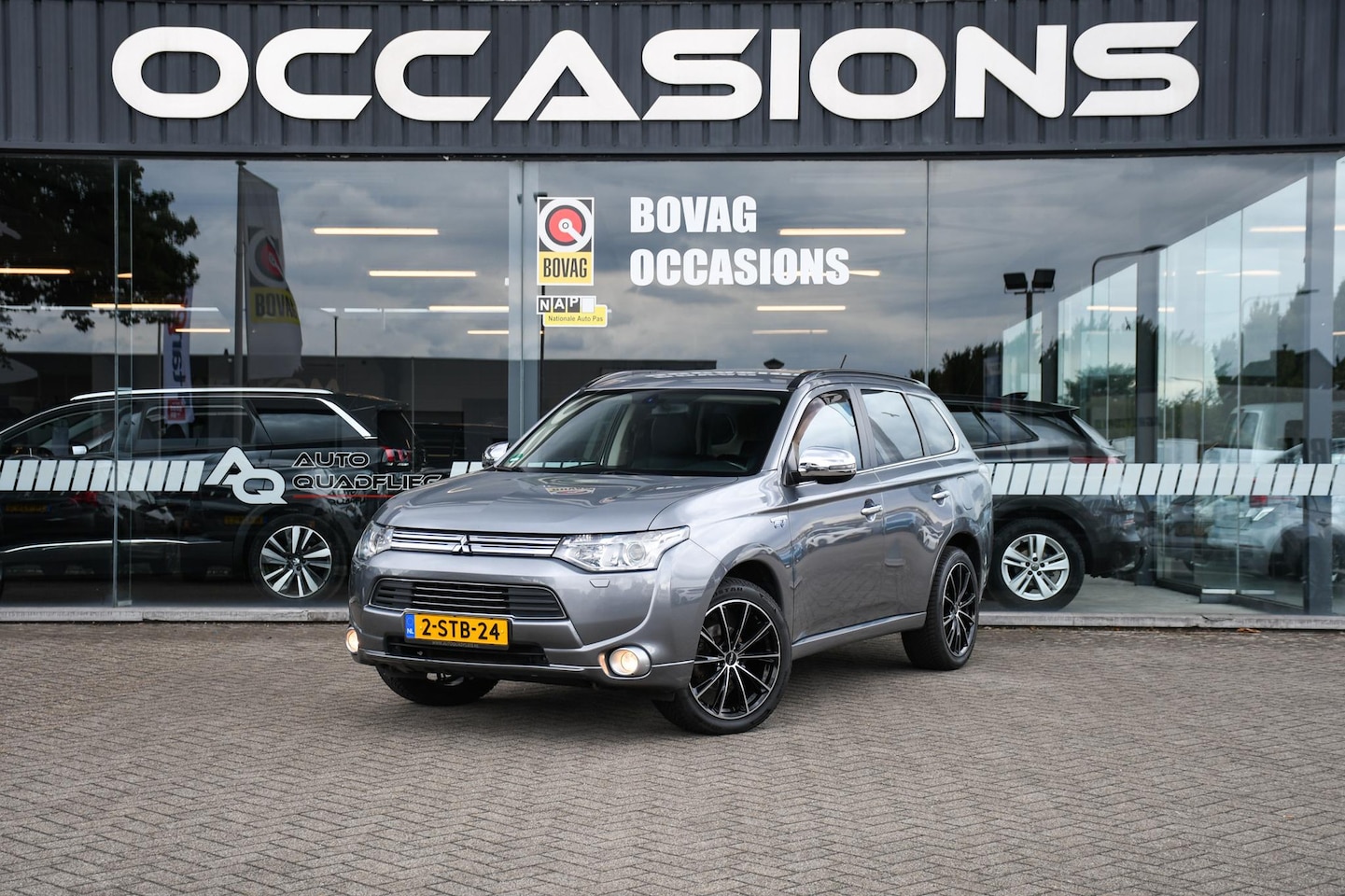 Mitsubishi Outlander - 2.0 PHEV Intense + TREKHAAK/ CRUISE CONTROL - AutoWereld.nl
