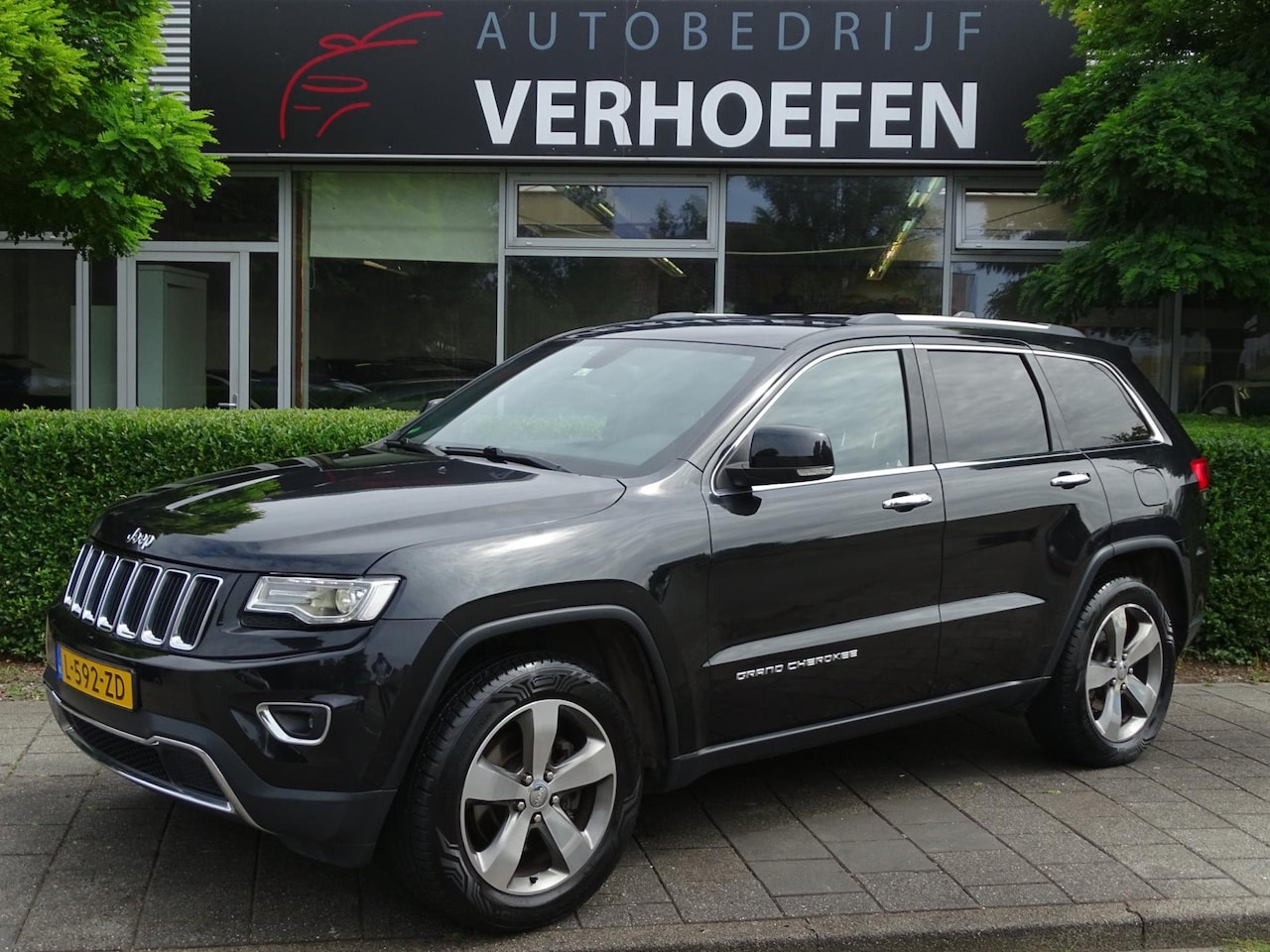 Jeep Grand Cherokee - 3.0 CRD Laredo - AUTOMAAT - CLIMATE / CRUISE CONTR - PARK CAMERA - STOEL VERW VOOR / ACHTE - AutoWereld.nl