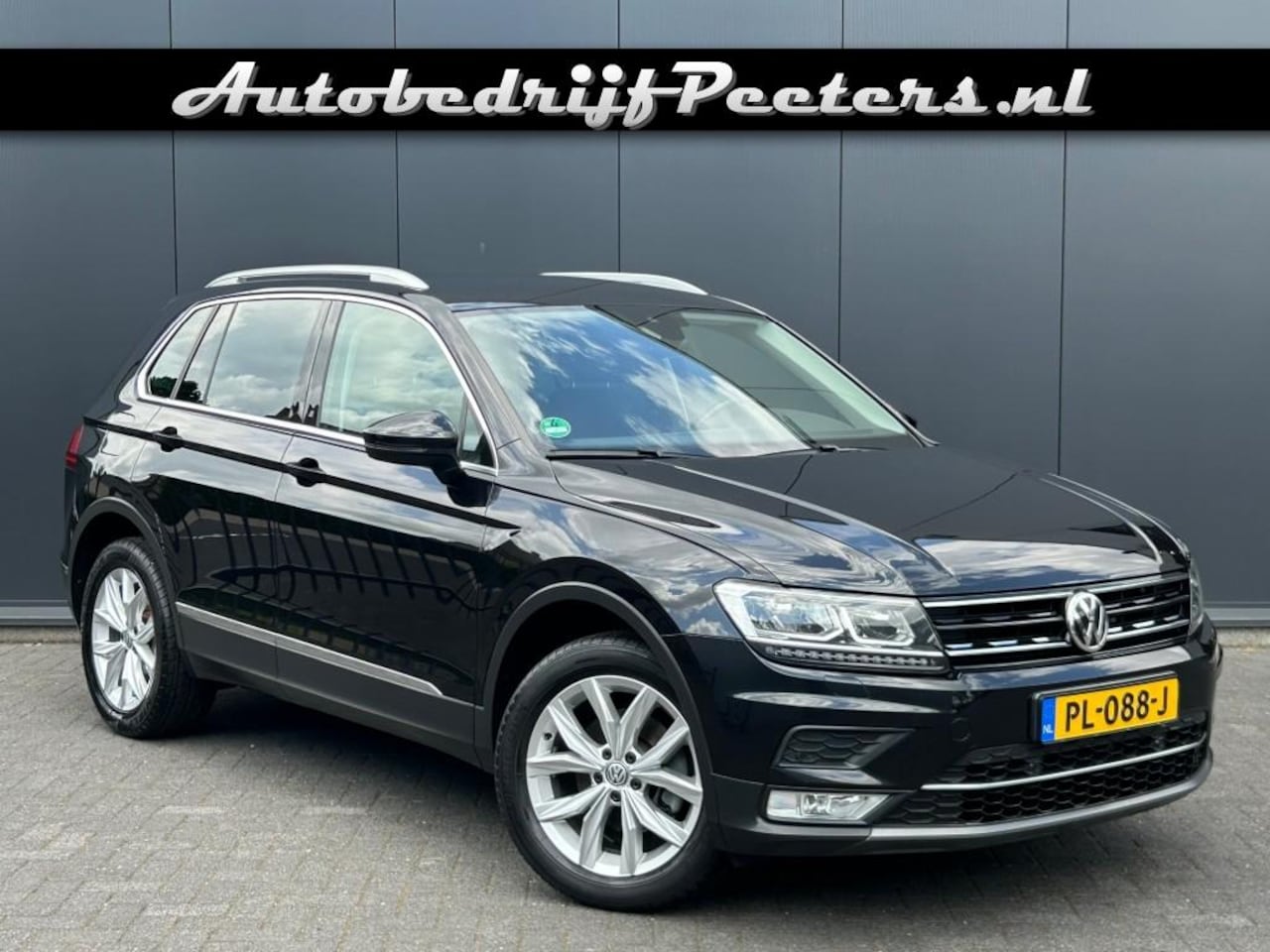 Volkswagen Tiguan - 1.4 TSI 4M DSG Highline LED Navi ACC Camera E.trekhaak - AutoWereld.nl