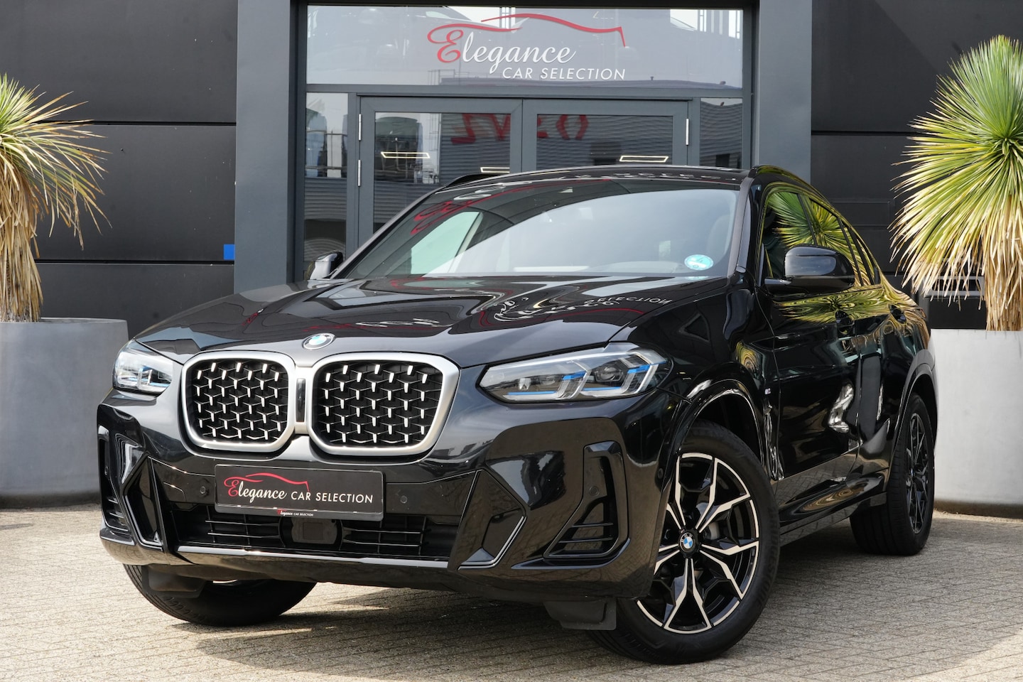 BMW X4 - xDrive30i M Sport High Executive 245pk Panoramadak/HarmanKardon/Trekhaak - AutoWereld.nl