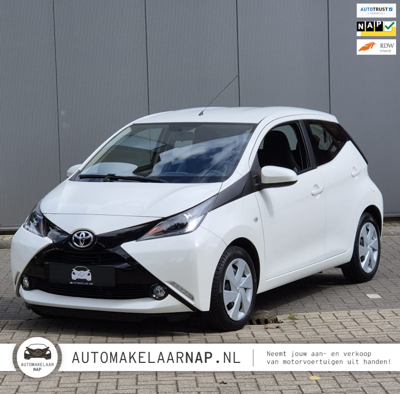 Toyota Aygo - 1.0 VVT-i x-play / Org. NL / Achteruitrij camera / LAGE KM-Stand / - AutoWereld.nl