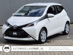 Toyota Aygo - 1.0 VVT-i x-play / Org. NL / Achteruitrij camera / LAGE KM-Stand /