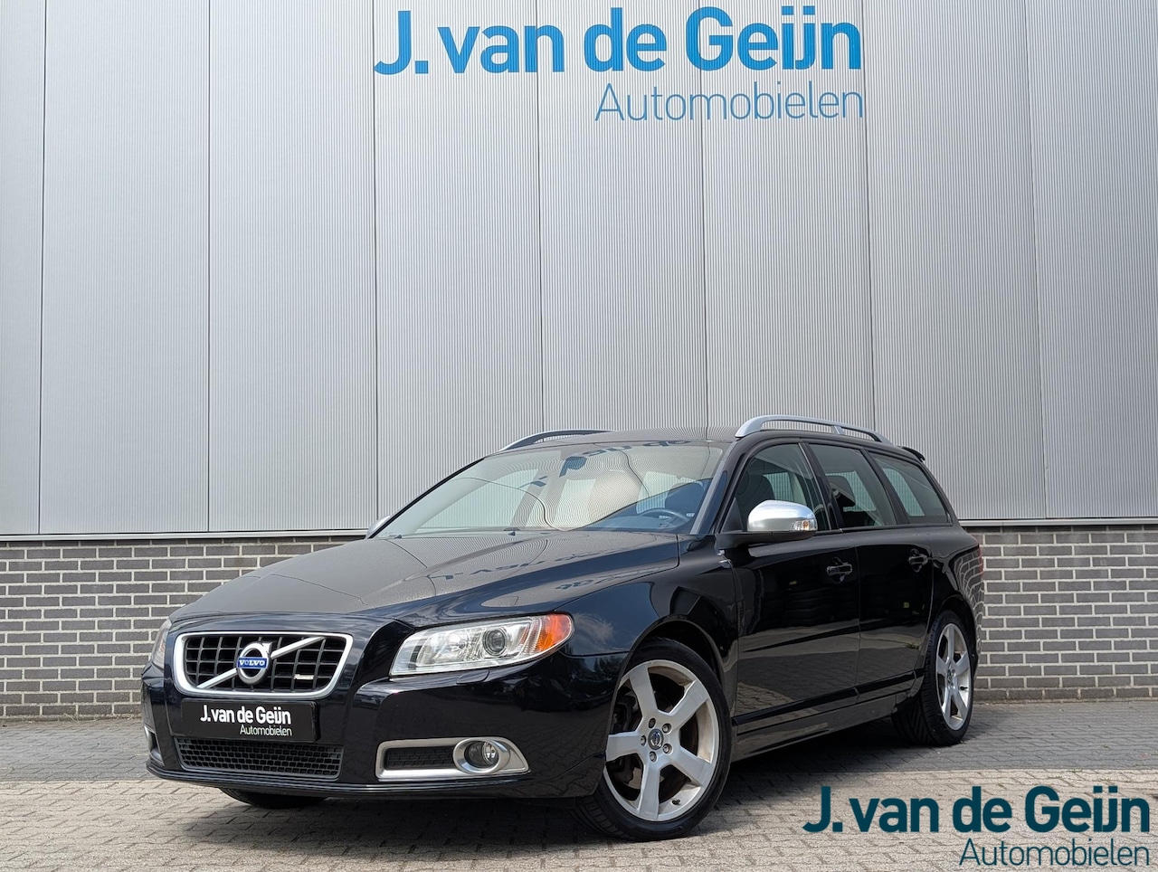 Volvo V70 - 2.0T R-Edition | 1e Eig | Org NL Auto | Trekhaak | APK & OH Nieuw - AutoWereld.nl