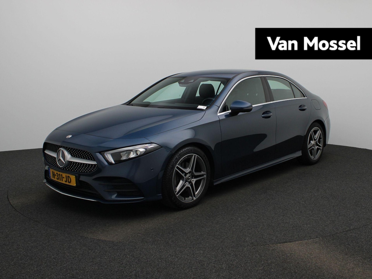 Mercedes-Benz A-klasse - 180 Premium Plus | Apple Carplay / Android Auto | Cruise Controle | Achteruitrij Camera | - AutoWereld.nl