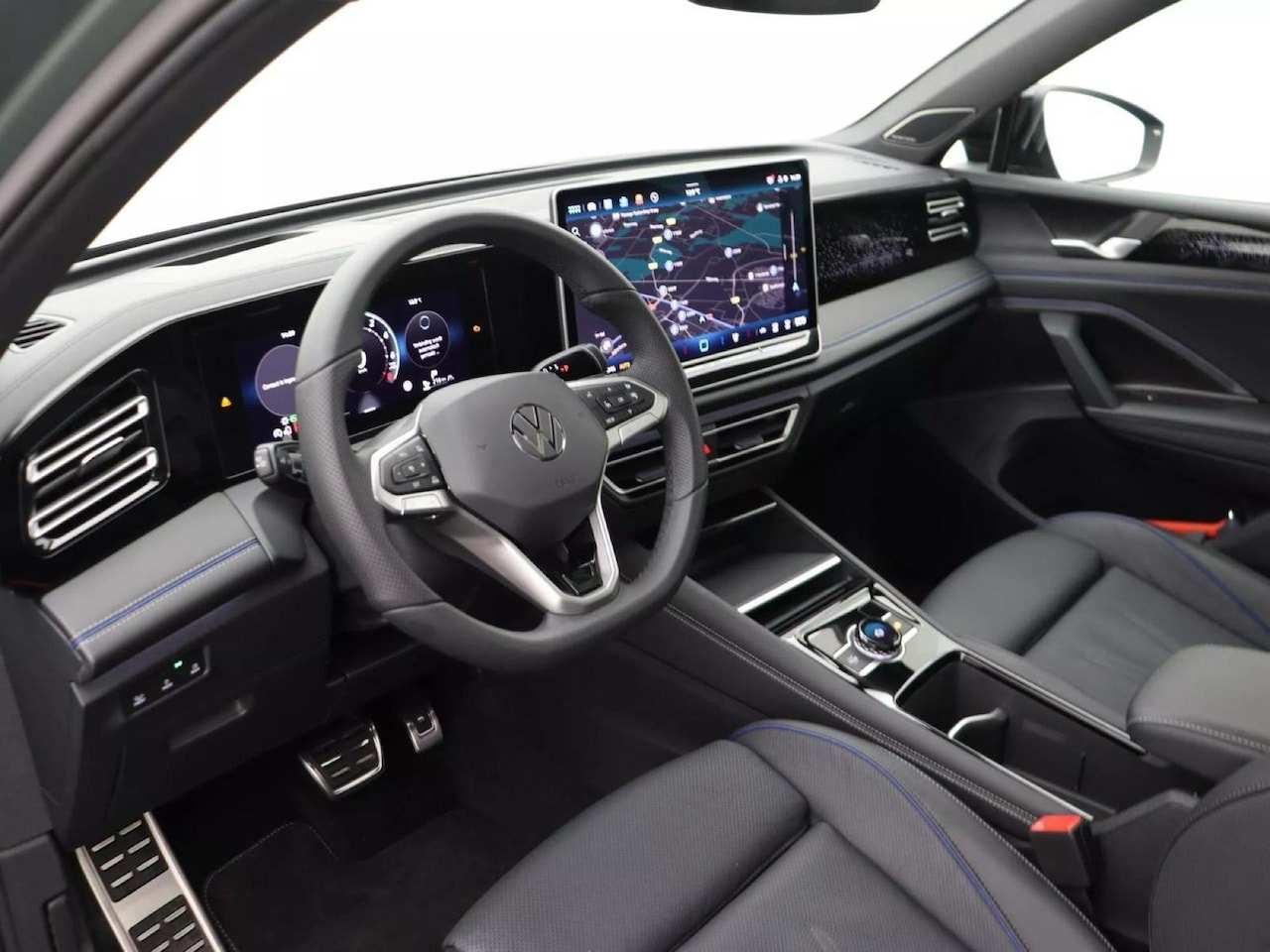 Volkswagen Tiguan - 1.5 eHybrid R-Line Edition 204 PK | R-Line | Black Style | Camera | Navigatie | Panoramada - AutoWereld.nl
