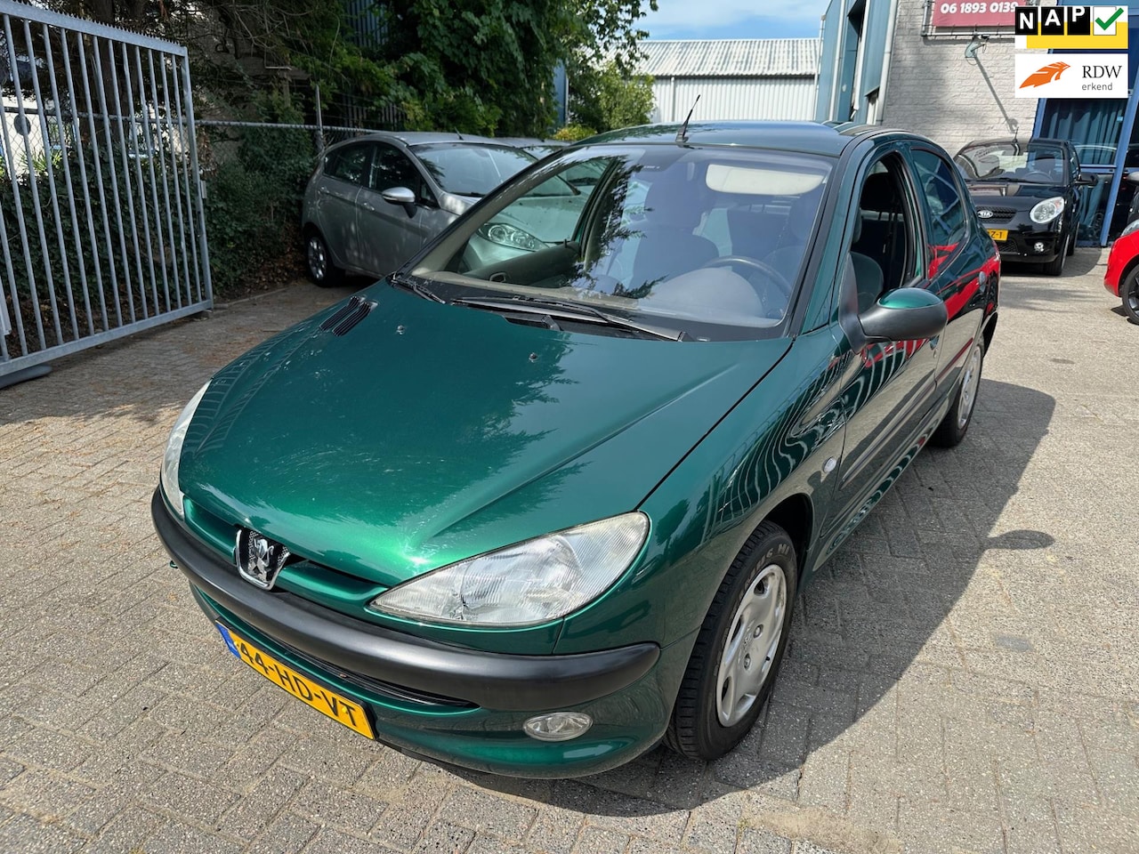 Peugeot 206 - 1.4 Gentry Automaat, Airco, Trekhaak, Apk 02/2026, Nap! - AutoWereld.nl