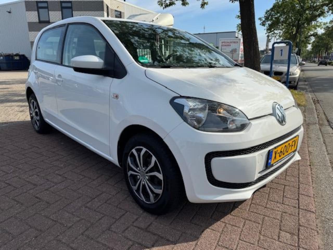 Volkswagen Up! - 1.0 move up! 5deurs BlueMotion Airco,DAB,Navigatie - AutoWereld.nl