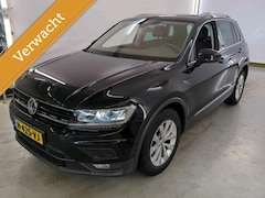 Volkswagen Tiguan - 1.5 TSI Comfortline Business | Pano dak | LED |