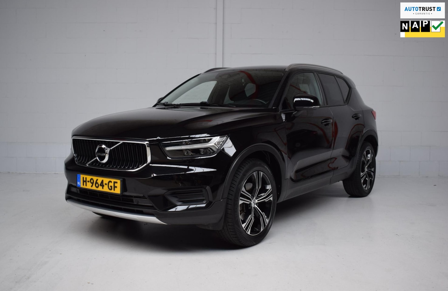 Volvo XC40 - 2.0 T4 190PK TREKHAAK / NAP / HALF-LEDER / CAMERA / ADAPT.CRUISE / 19INCH - AutoWereld.nl