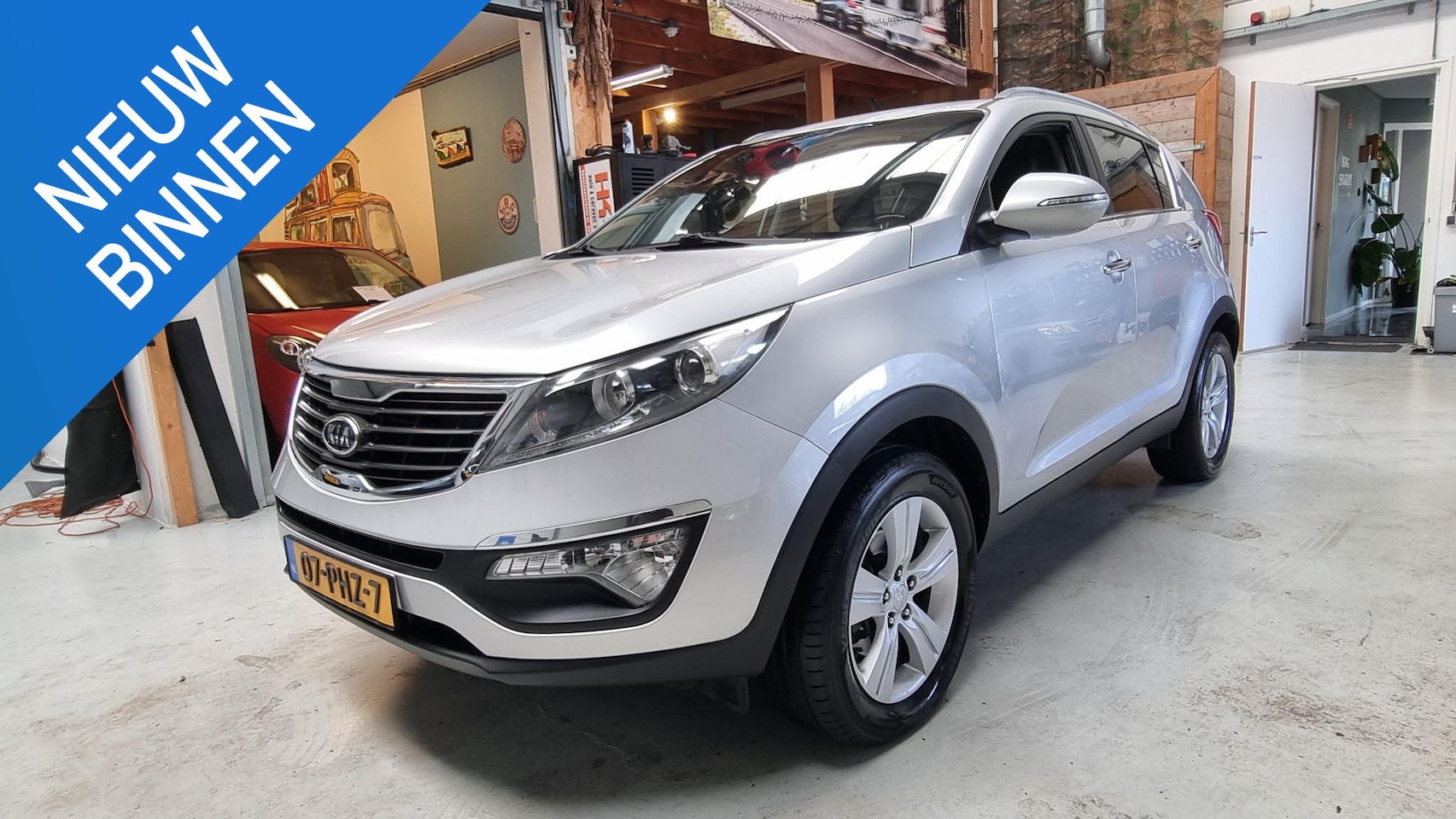 Kia Sportage - 2.0 X-ecutive Plus Pack Navi, Clima, half leder, trekhaak, bluetooth..... - AutoWereld.nl
