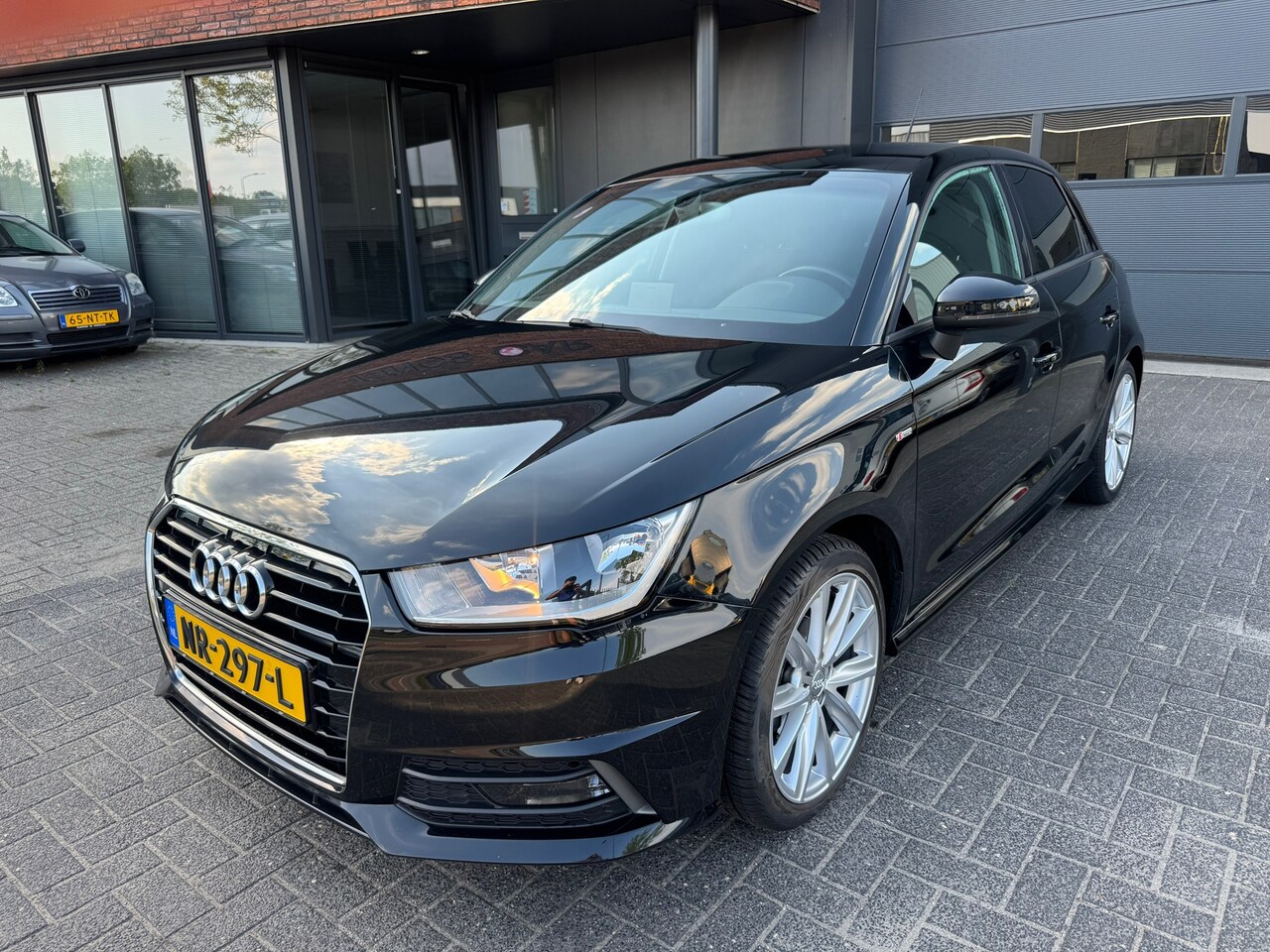Audi A1 Sportback - 1.0 TFSI Adrenalin 5DRS S LINE NAVI CRUISE ORIG NL NAP - AutoWereld.nl