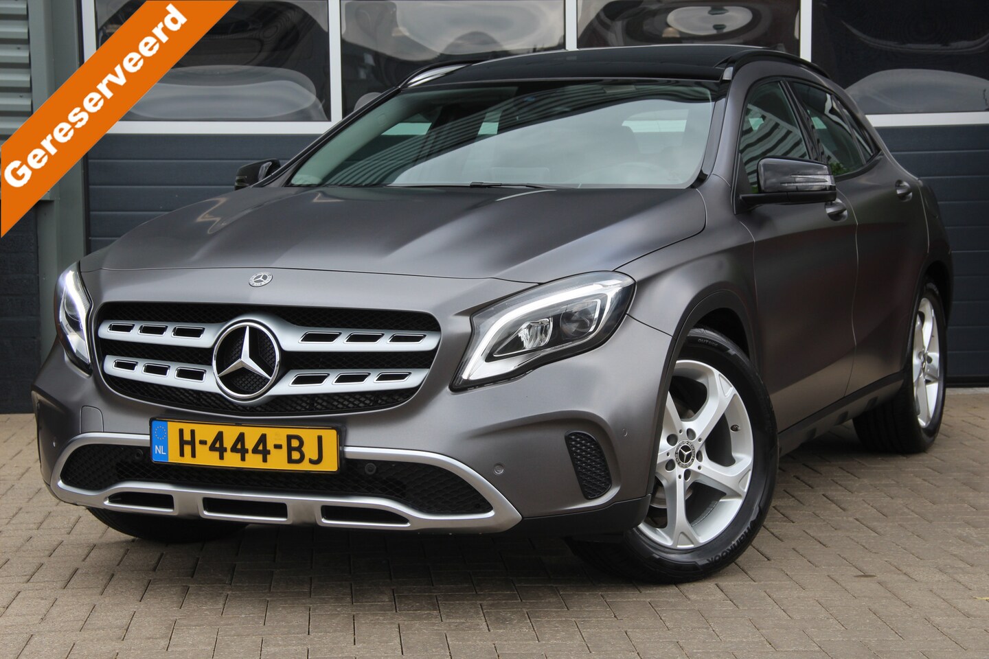 Mercedes-Benz GLA-Klasse - 200 Premium Pano-dak | Trekhaak | Xenon-LED | Navi | ECC | PDC | Cruise | Half-Leder | Spo - AutoWereld.nl