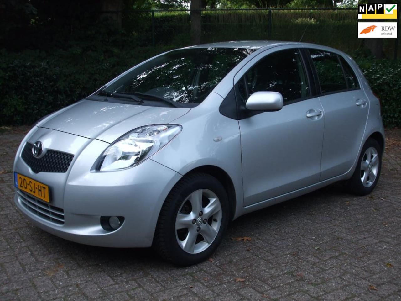 Toyota Yaris - 1.3 VVTi Luna airco 5 drs grijs NL auto - AutoWereld.nl