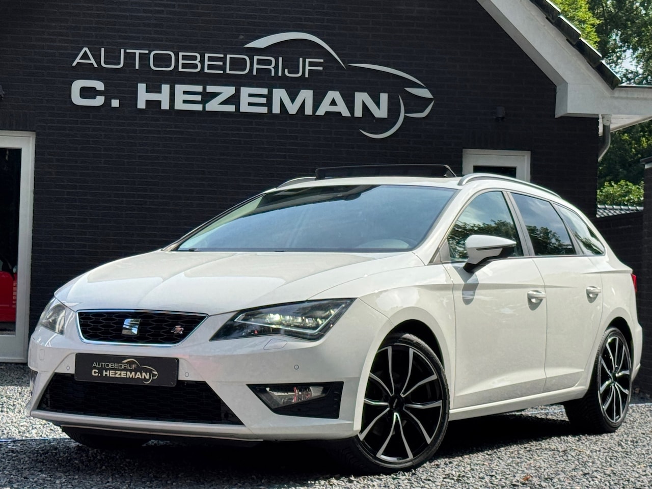 SEAT Leon ST - 1.4 TSI FR Business Panoramadak Navi LED XENON Cruise Climate Control - AutoWereld.nl