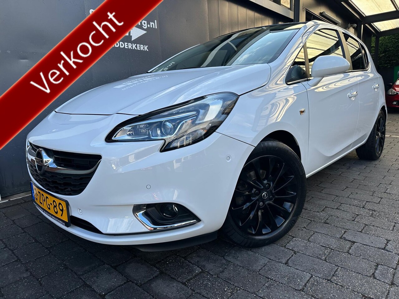 Opel Corsa - 1.4 Cosmo Automaat Dak | PDC | Xenon | Camera | - AutoWereld.nl