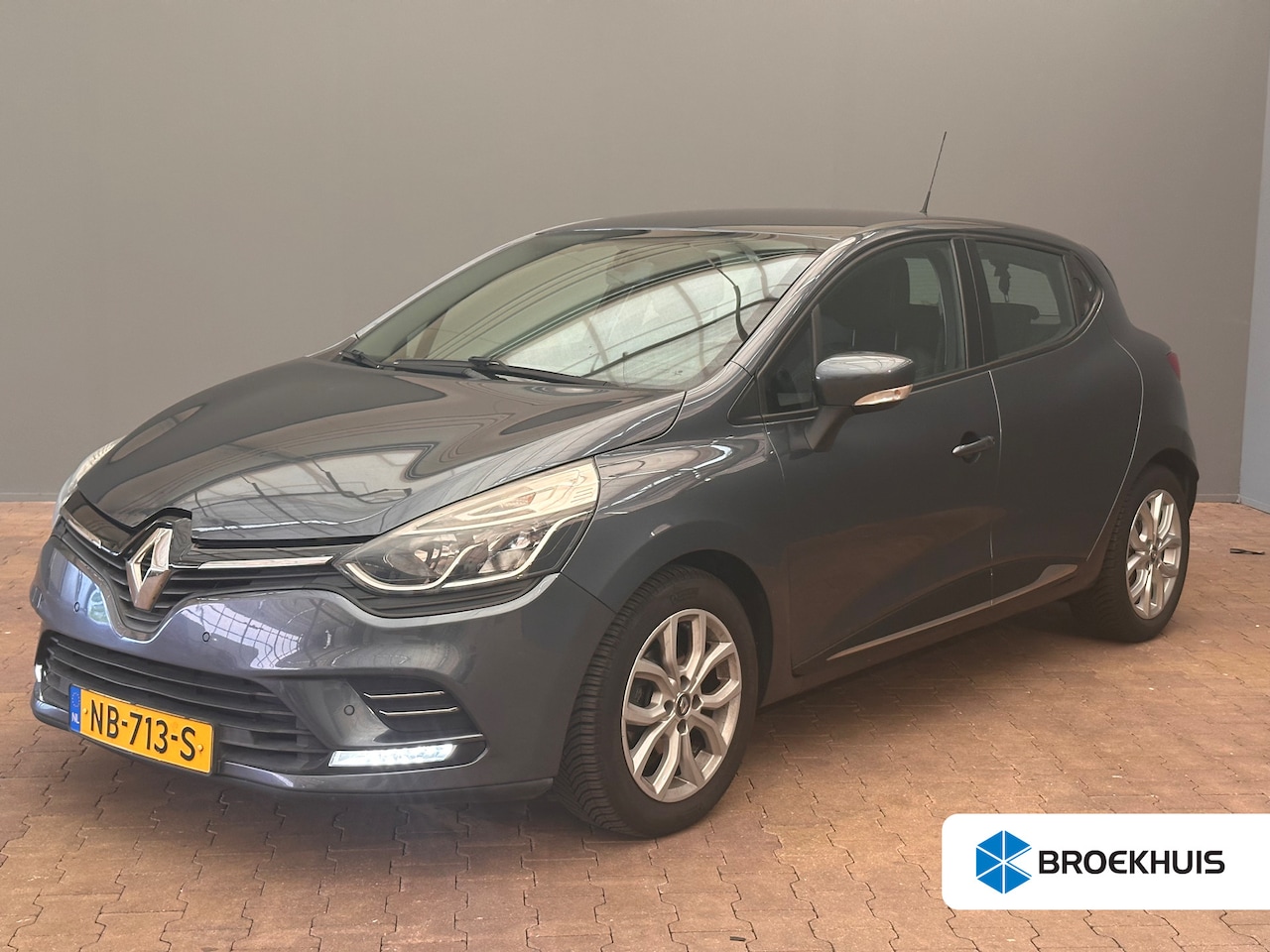 Renault Clio - 1.2 TCe Zen 118PK!! | Parkeersensoren voor + achter | Navigatie| Bluetooth | Cruise | Airc - AutoWereld.nl