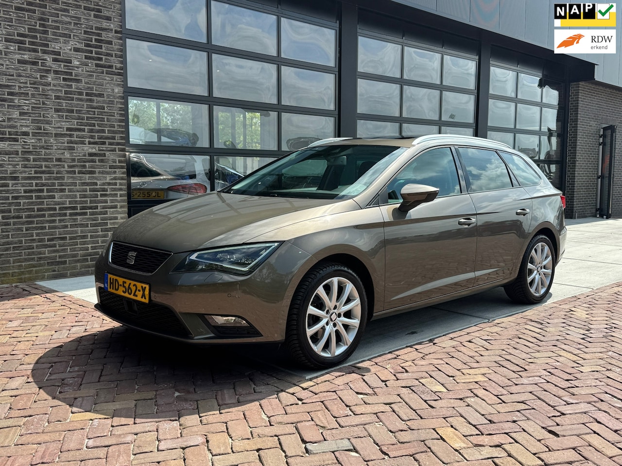 SEAT Leon ST - 1.4 EcoTSI Style Connect | FR | Pano | Camera | Carplay | - AutoWereld.nl