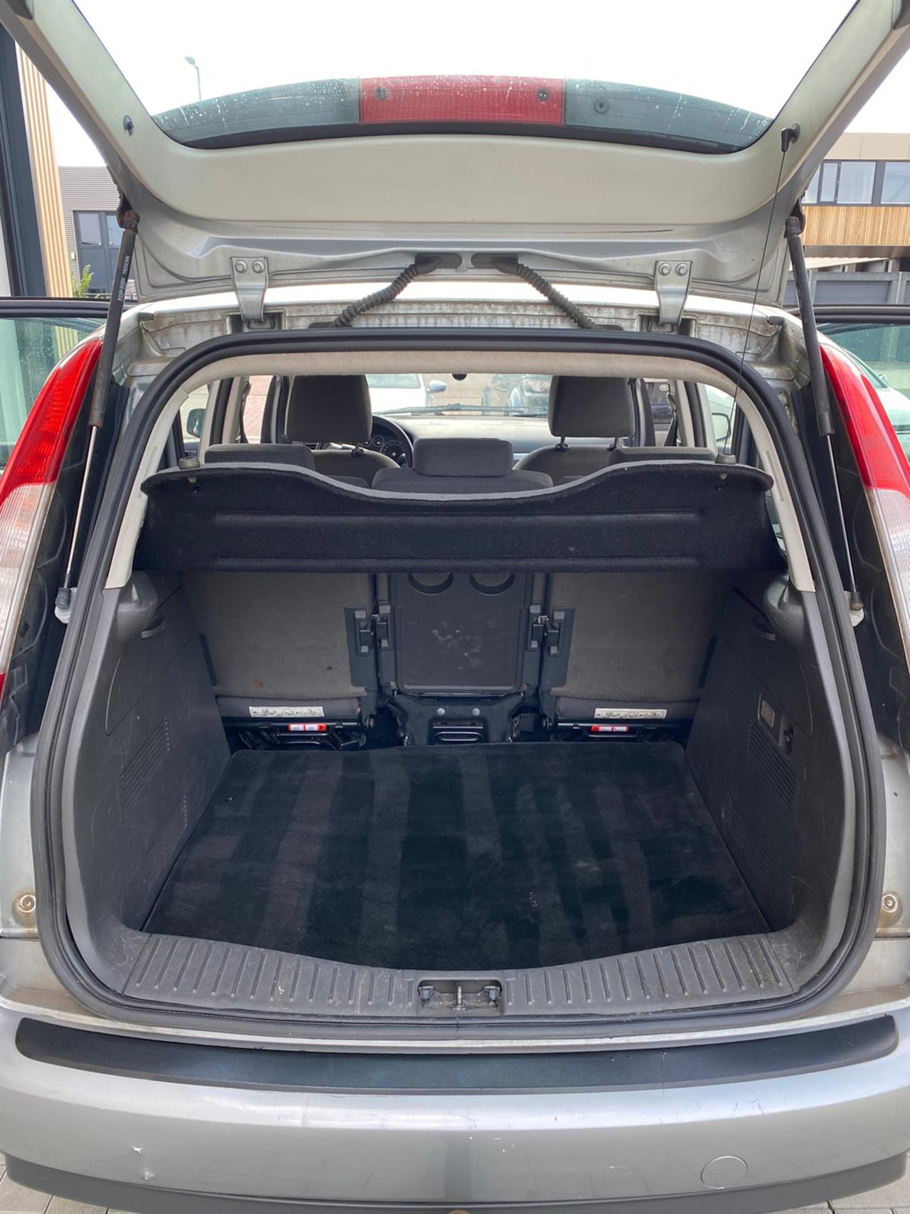 Ford Focus C-Max - 1.8-16V First Edition - AutoWereld.nl
