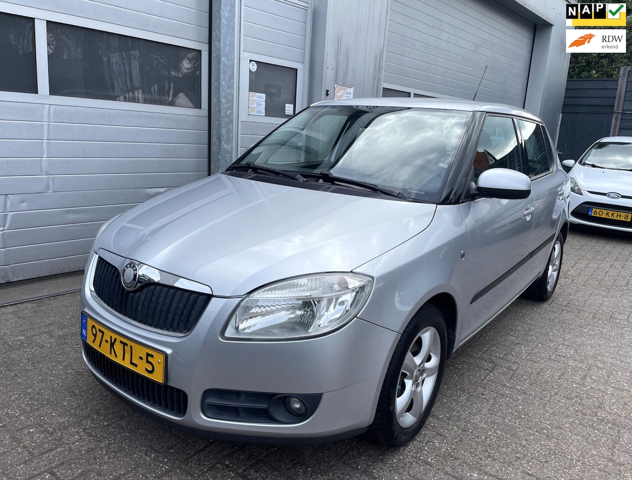Skoda Fabia - 1.4-16V Business L.-Clima-Cruise-Velgen-Trekhaak - AutoWereld.nl